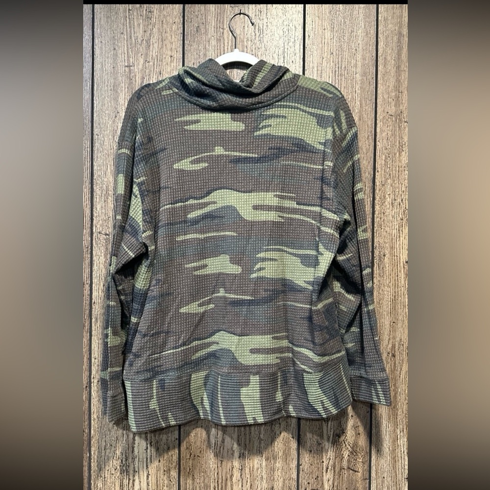 Belle by Kim Gravel camo long sleeve - Picture 3 of 3